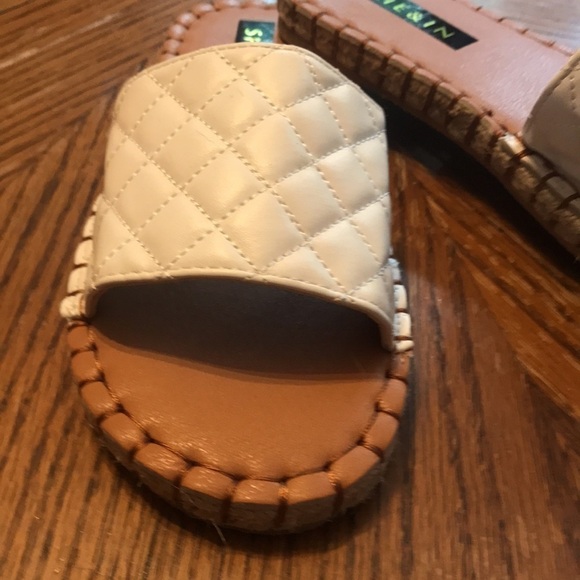 𝅺🆕 She & In White Quilted Sandals 7.5 - Picture 2 of 6
